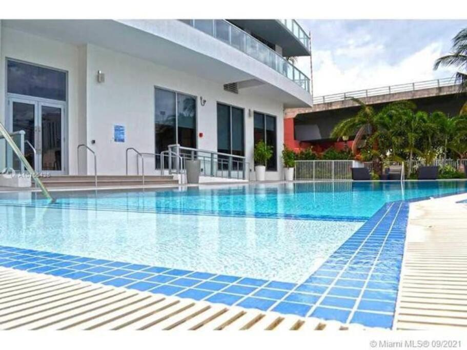 Ocean View 2Br 2Bth Hallandale Beach Miami Ft Lauderdale エクステリア 写真